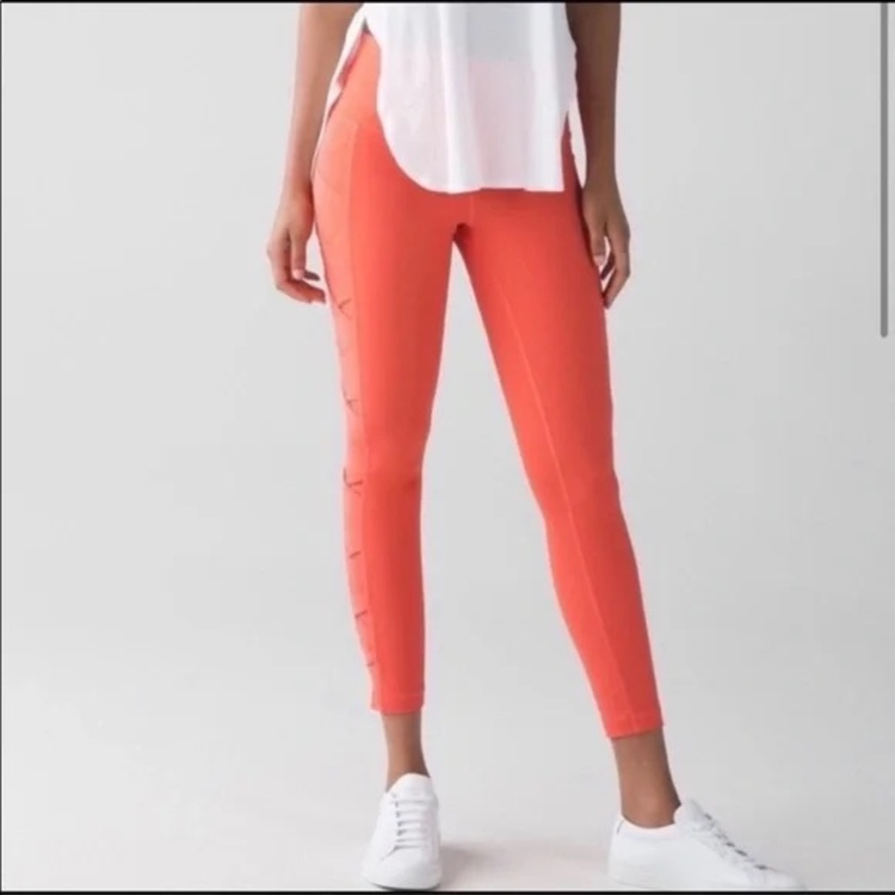 🍋New Lululemon Rise and Flow Pant - size 6